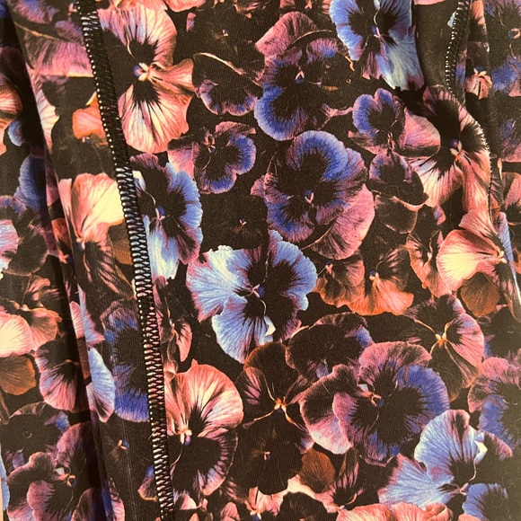 Fabletics Floral Legging NWOT - Picture 4 of 4